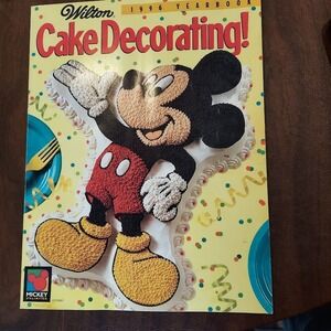 Wilton 1996 Yearbook Cake Decorating Book Mickey Mouse Disney Vintage 90s Guide